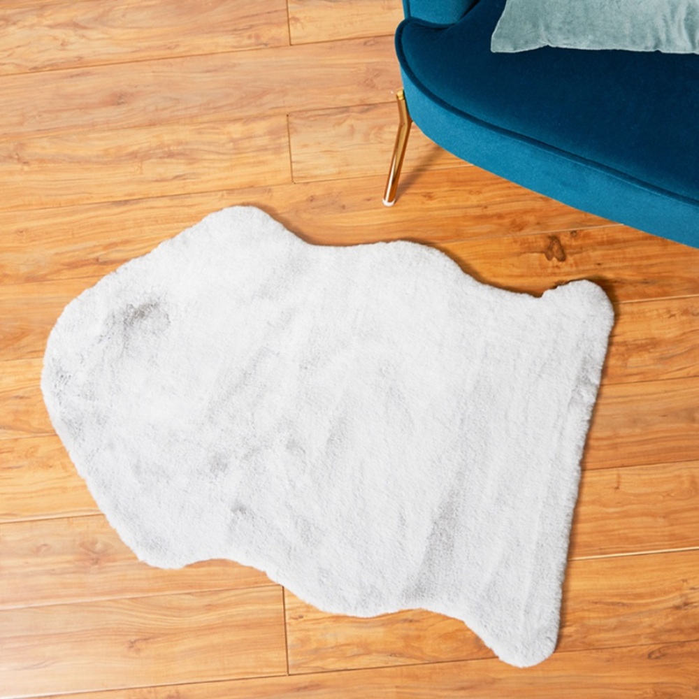 🌸SUMMER & ROSE - FAUX FUR RUG🌸